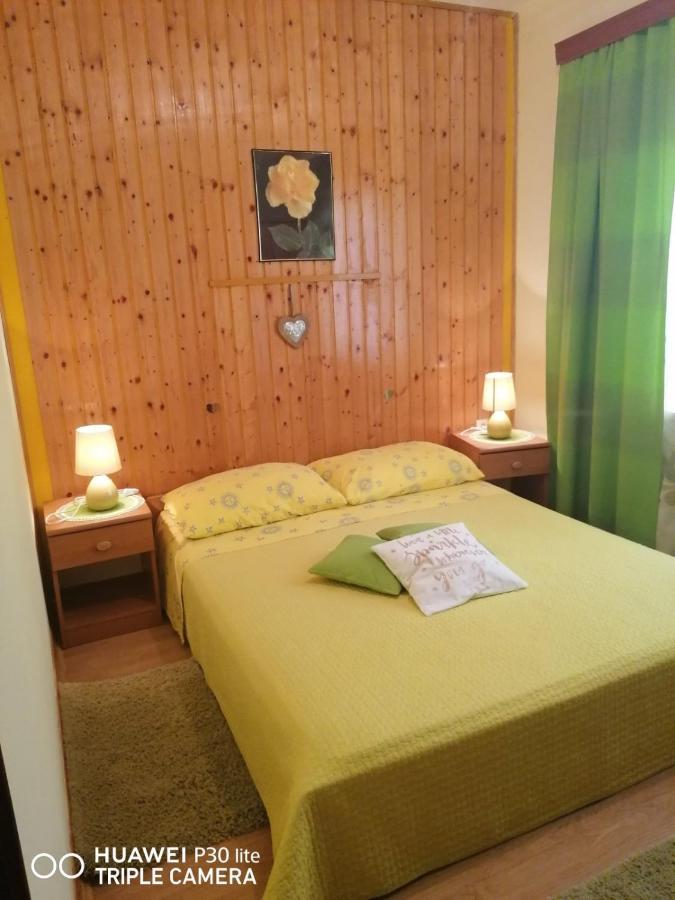 Apartmani Zute Račišće Exterior foto